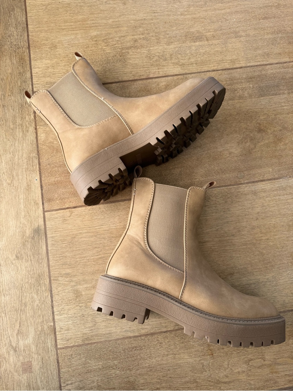Dream Pairs Tan Chunky Chelsea Ankle Boots